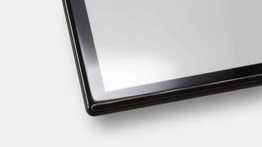 Impactinator® Glass - Edge bearbetar en närbild av en svartvit skärm